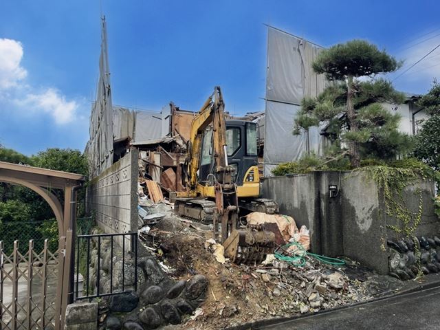 木造2階建て解体工事(東京都多摩市桜ヶ丘)　工事前の様子です。